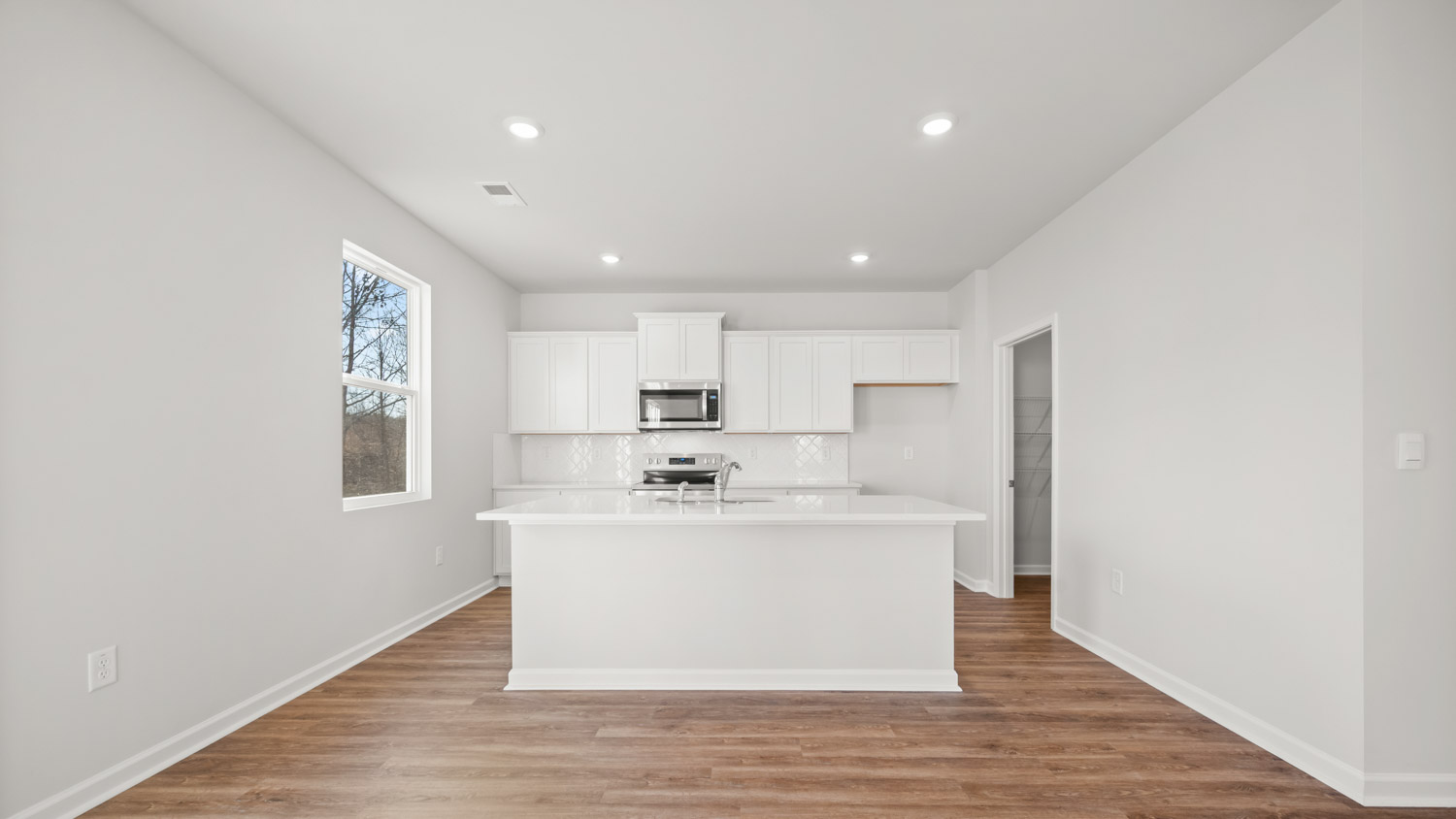 621 LOBELIA WAY Interior