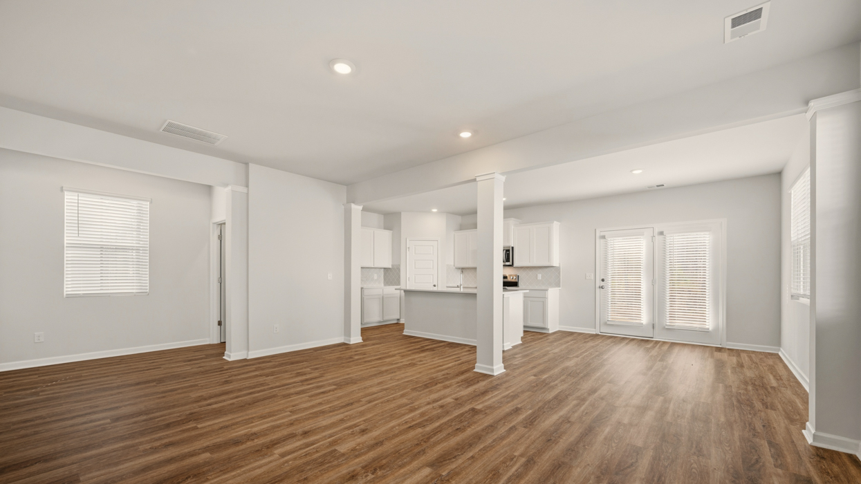 living area/dining area