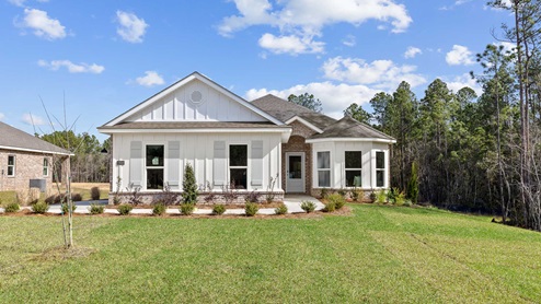 Front elevation of an Isabella plan by D.R. Horton in Mobile, AL.
