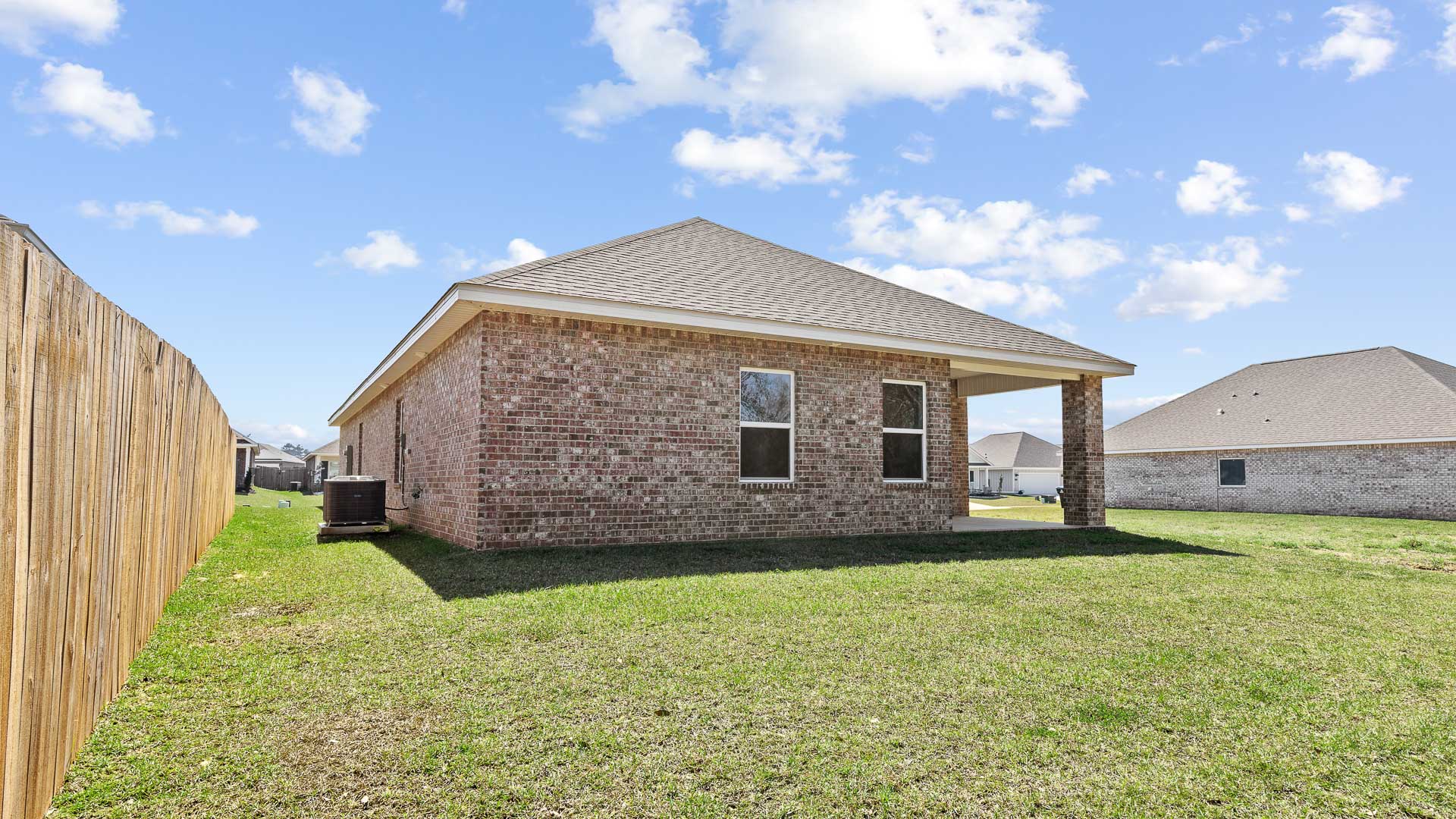 Rear side elevation of an Oakley floorplan.