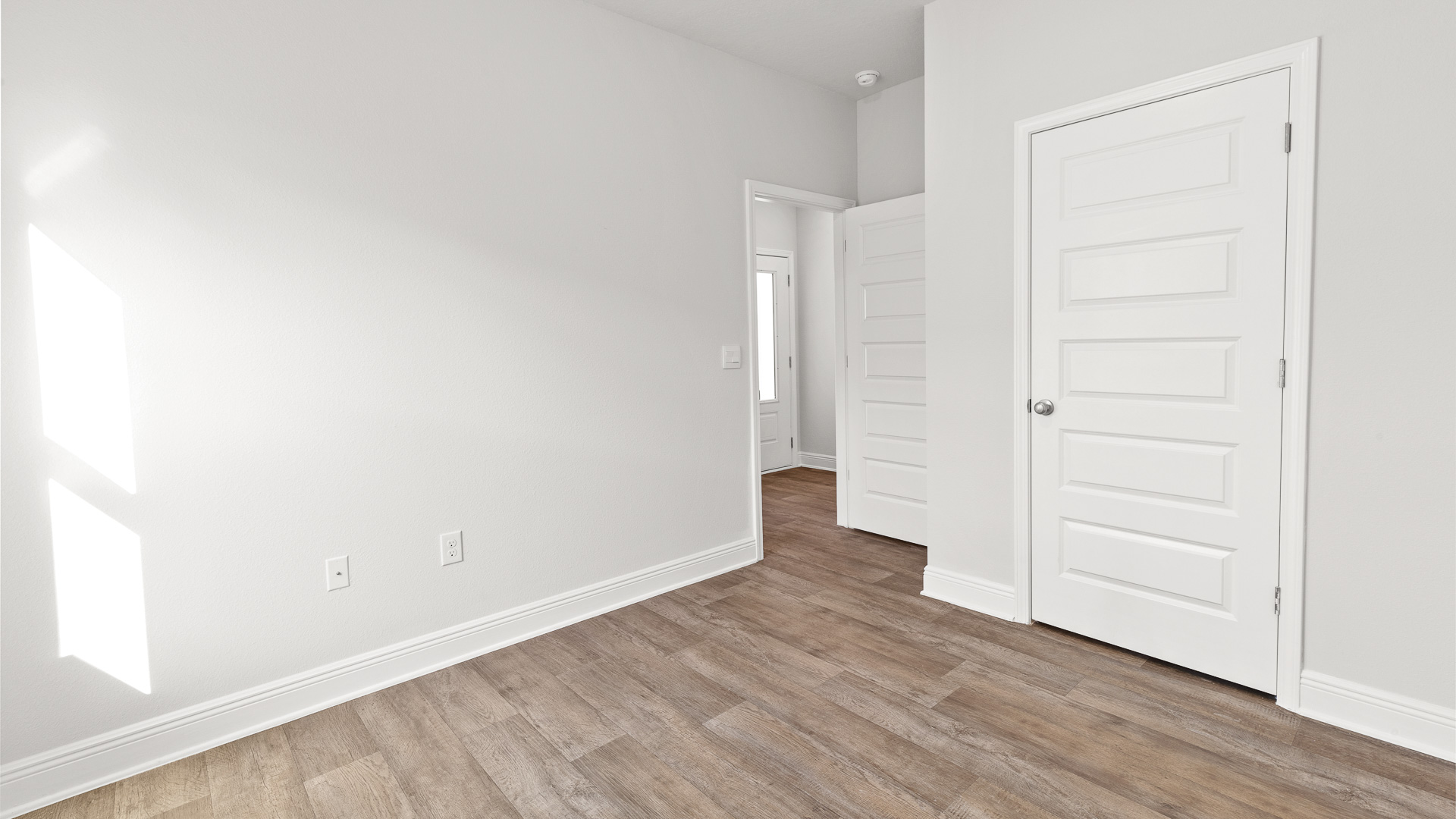 Spacious and bright additional bedroom