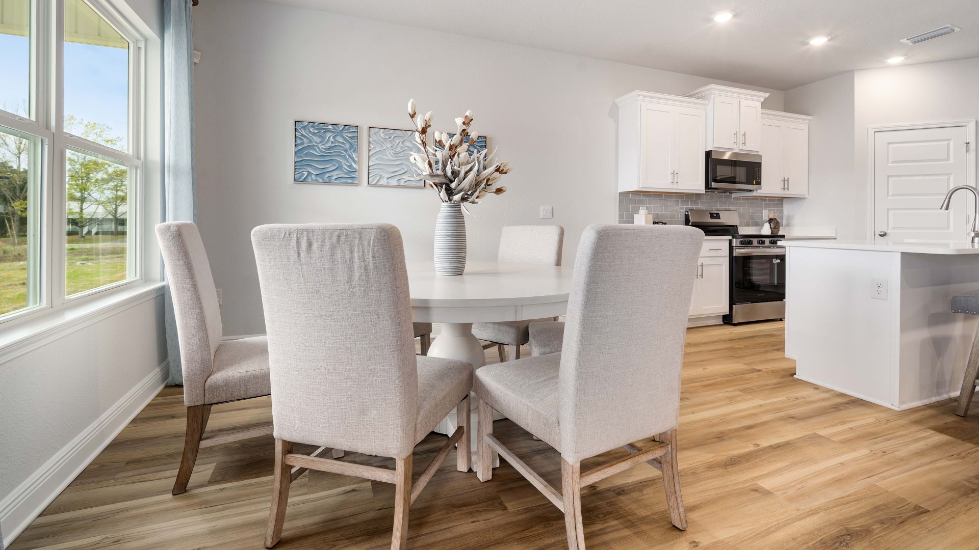 Breakfast nook off kitchen