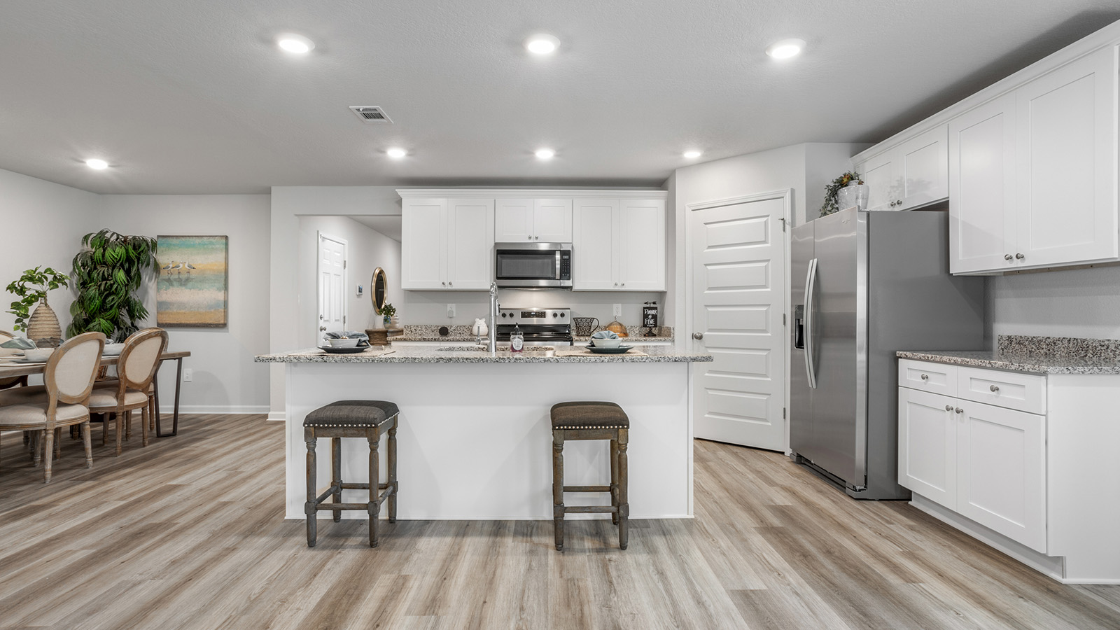 Spacious kitchen to host all your family