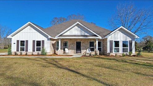 The Dees Plantation model home in the Kingston floor plan.