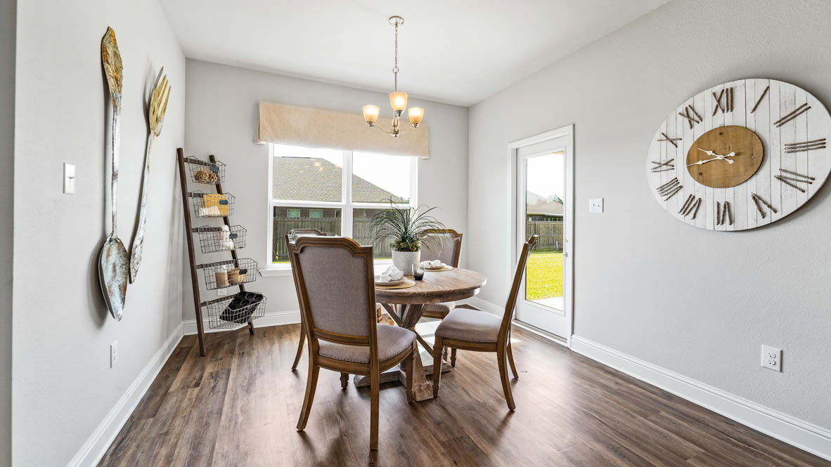 Breakfast room with patio door leading to covered porch.