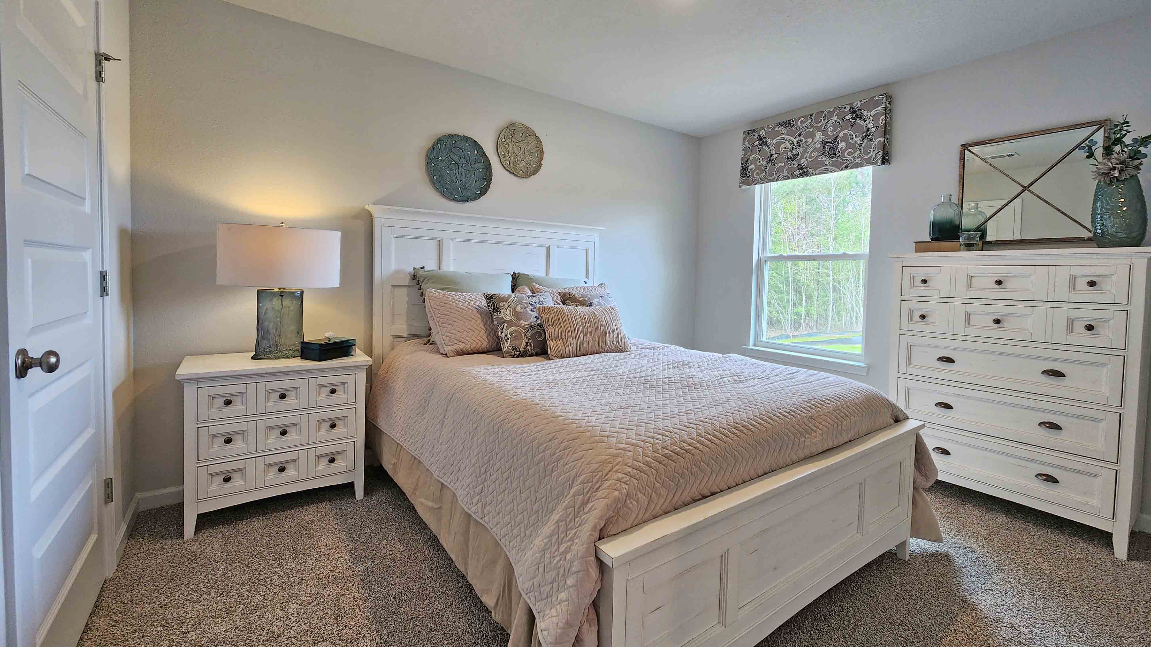 The Lakeside bedroom at Valor Ridge.