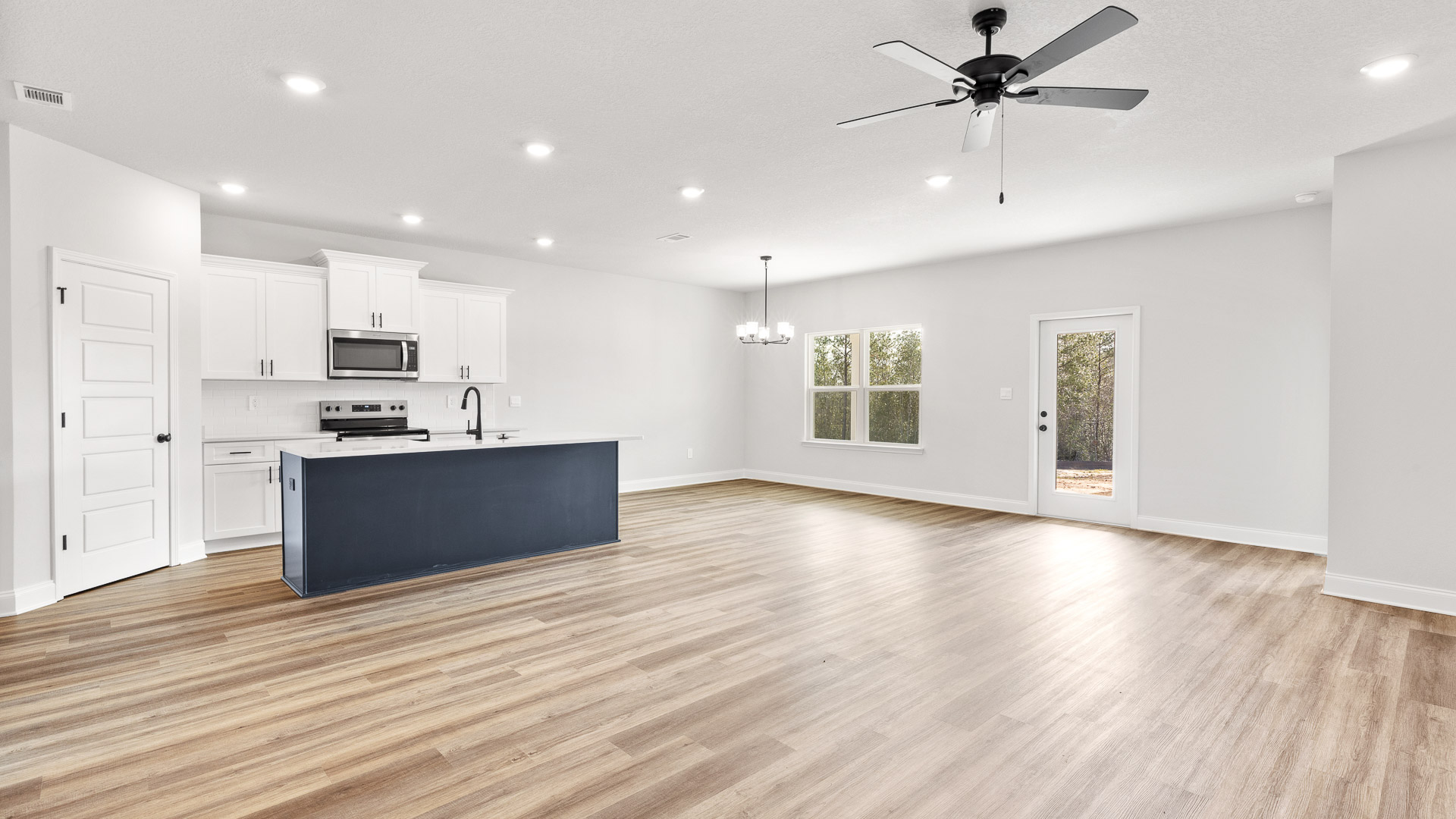 The Delray is an open floorplan featuring a large kitchen with family room view in Mobile.