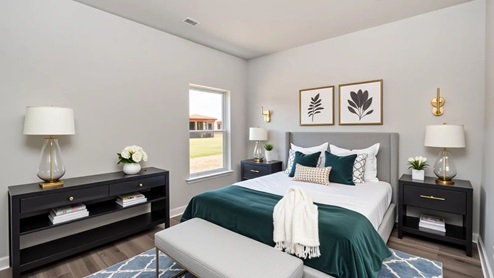 Guest bedroom large enough for queen sized bed in Mobile.