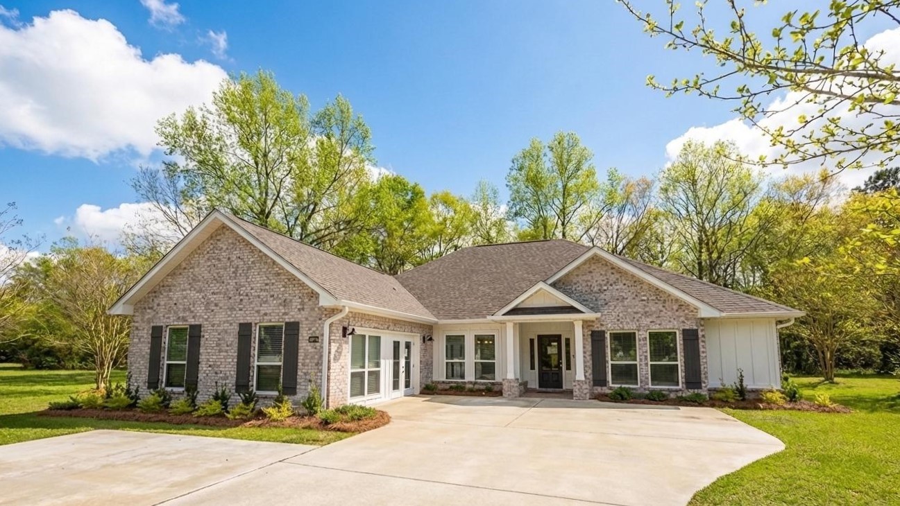 Avery D11 Courtyard Entry model home in Coxwell Crossing in Mobile, Alabama