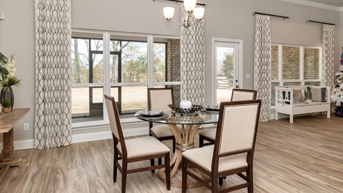 Breakfast nook along side the kitchen.