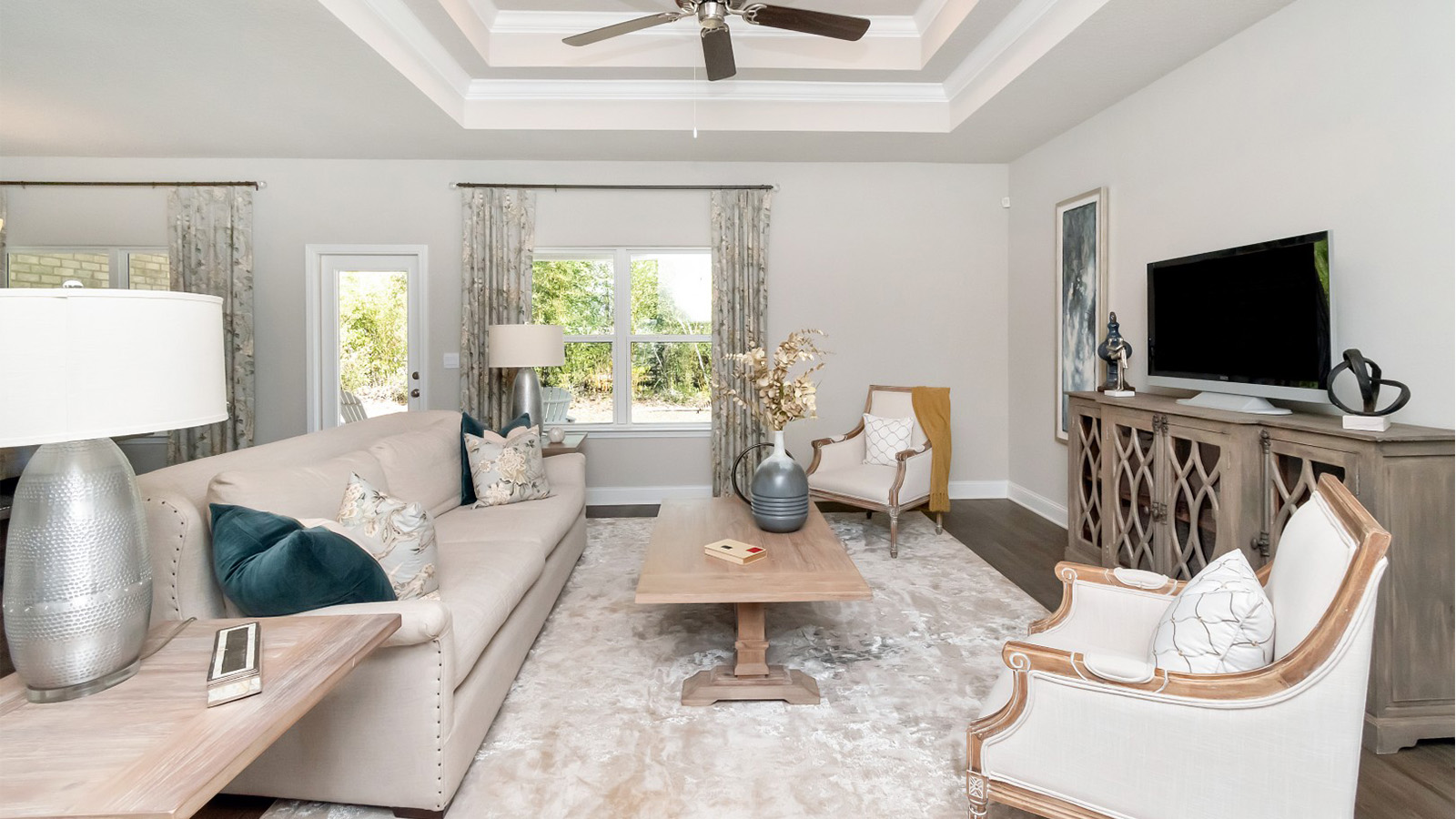 Spacious and bright living area