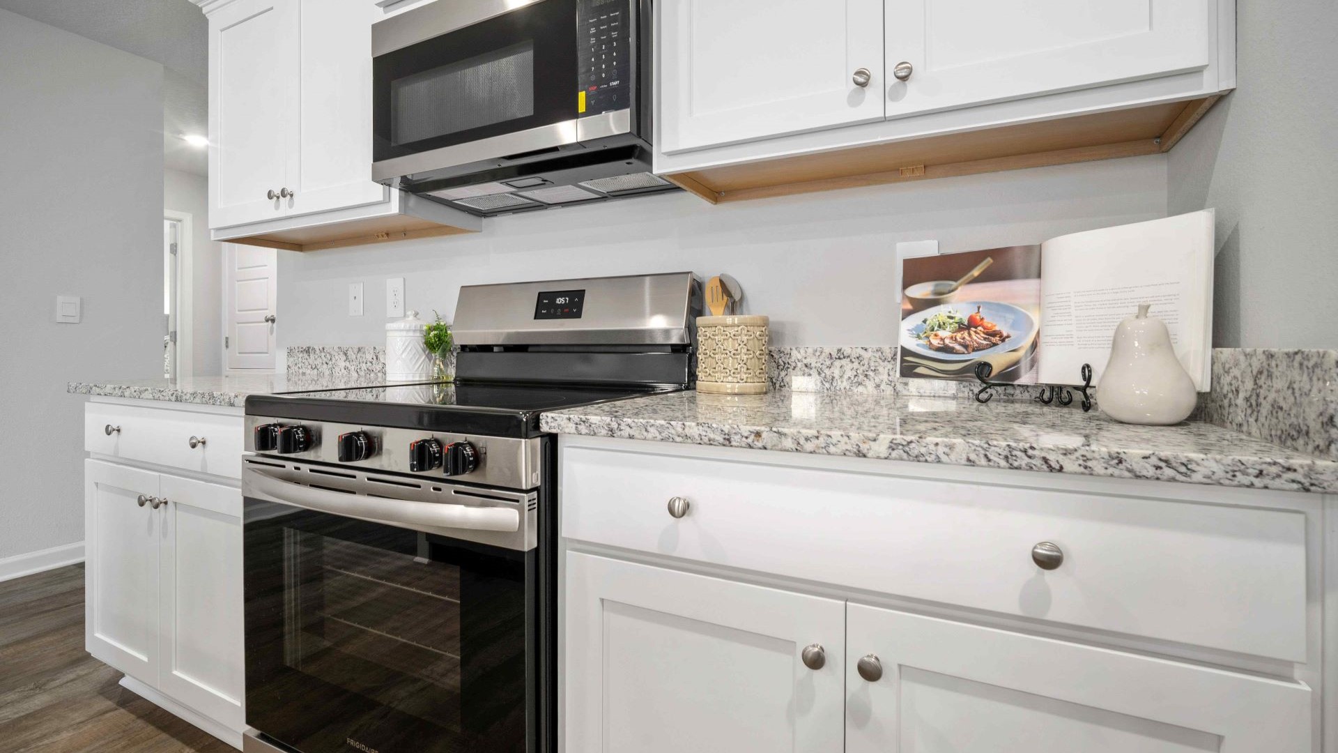 Oven and microwave in kitchen