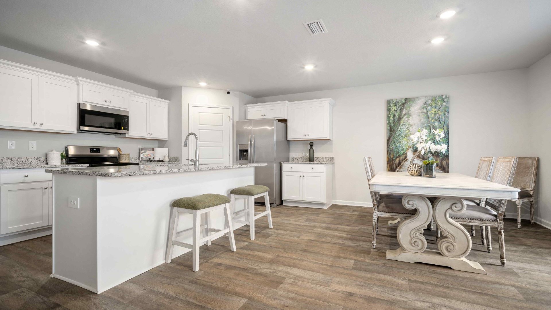 Dining area off kitchen island