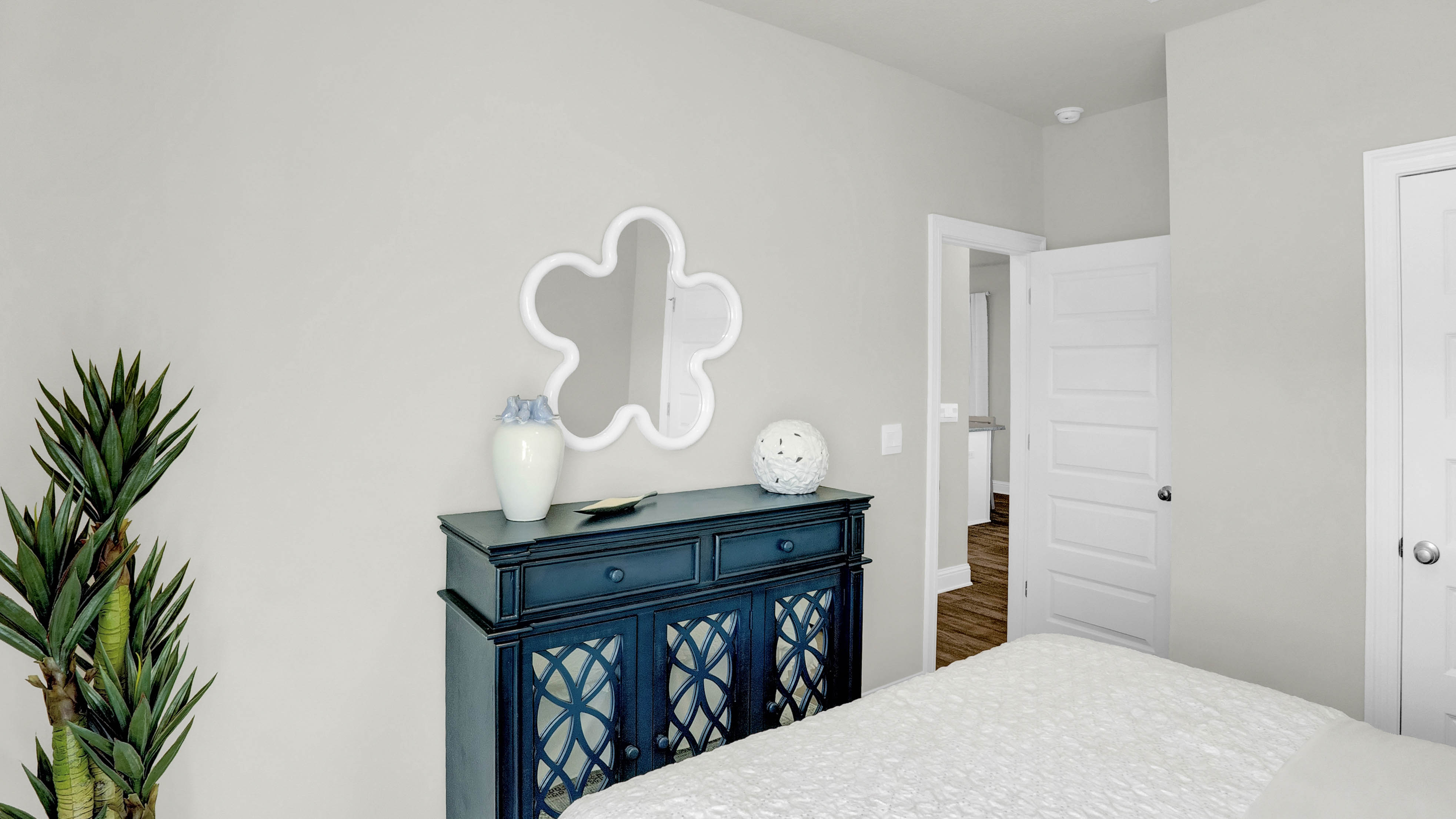 julia bedroom