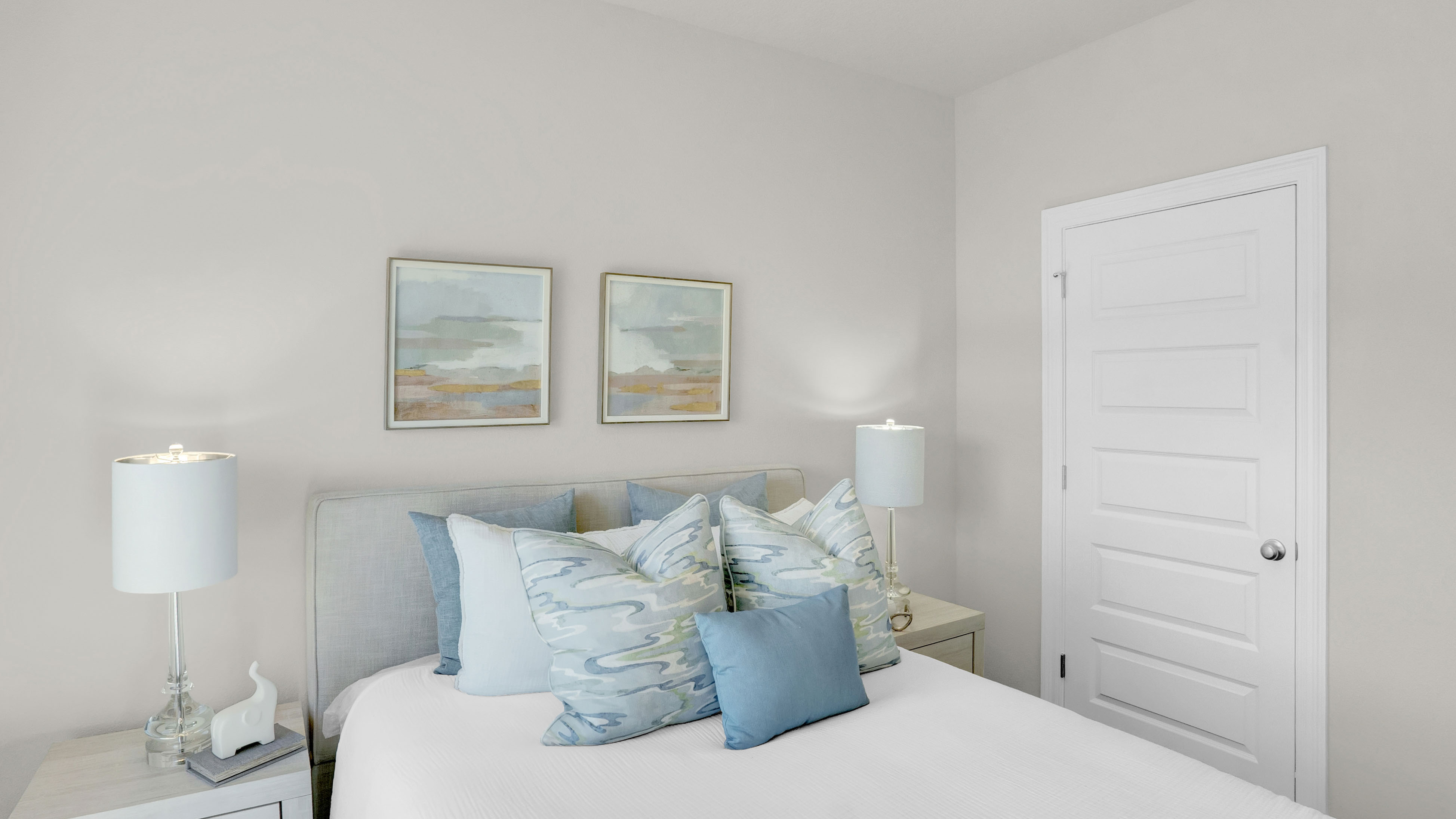 julia bedroom