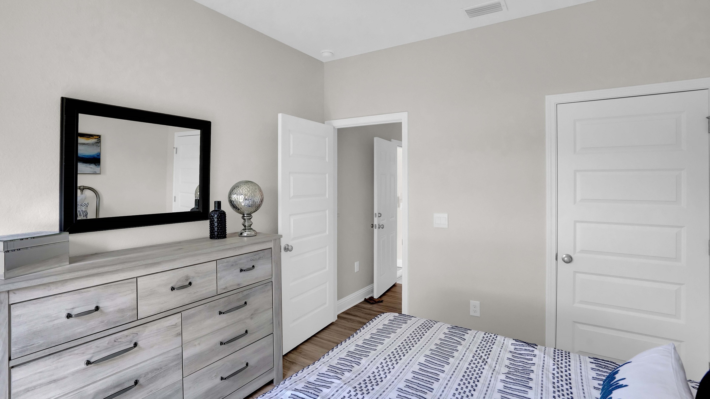 Jasmine model interior.