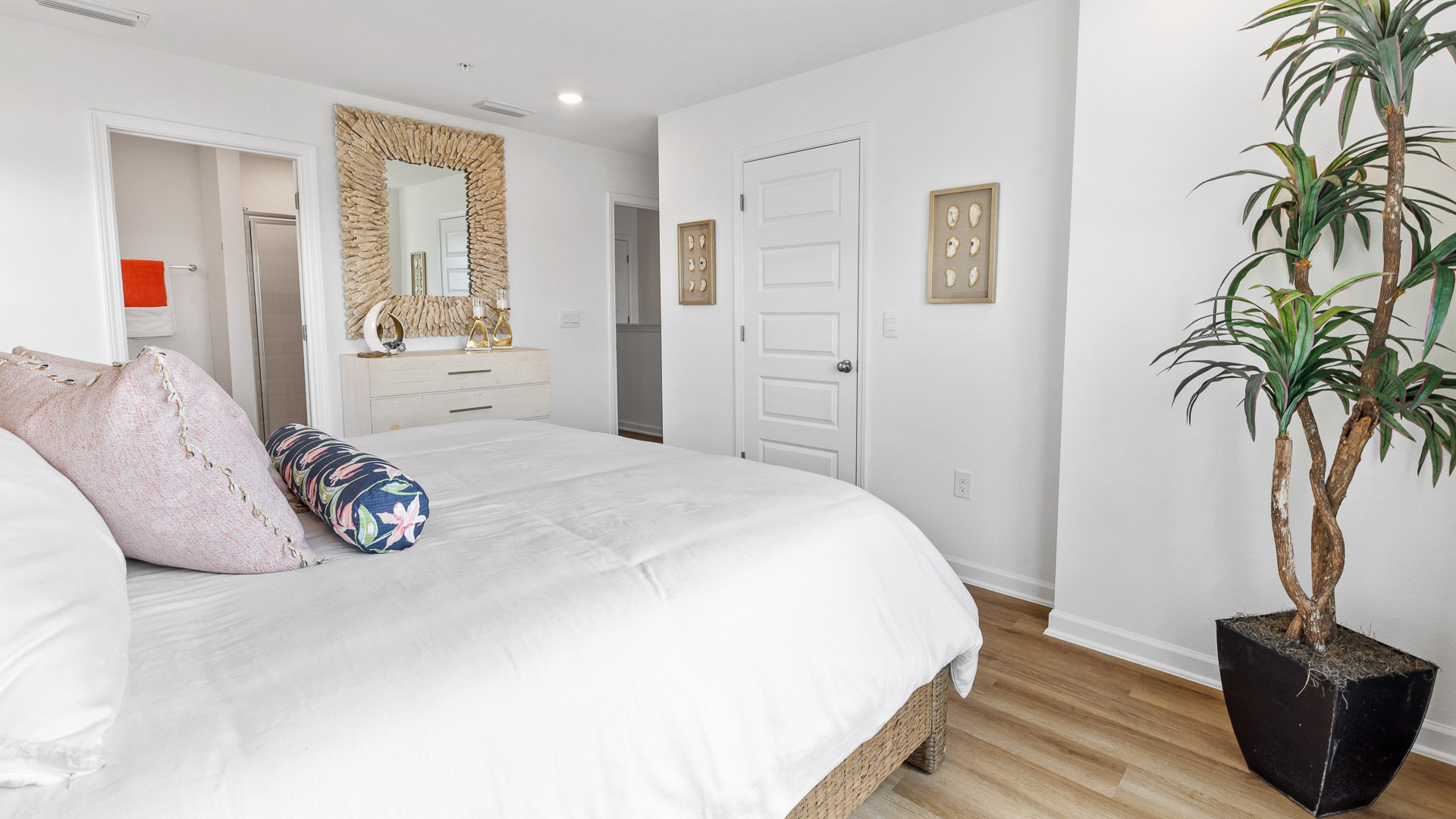 palm bedroom