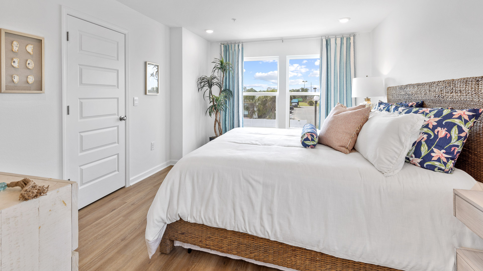 palm bedroom