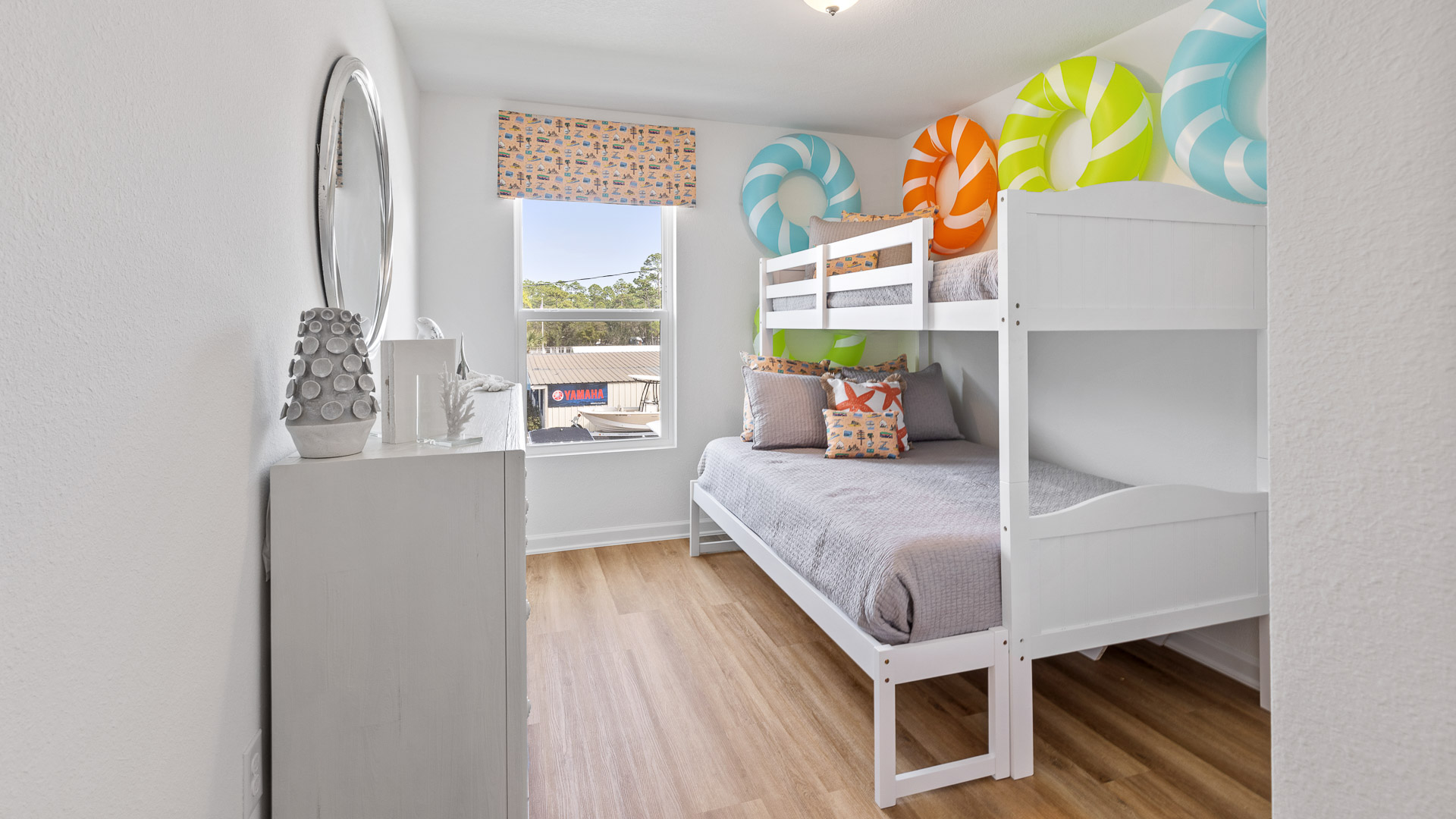 palm bedroom