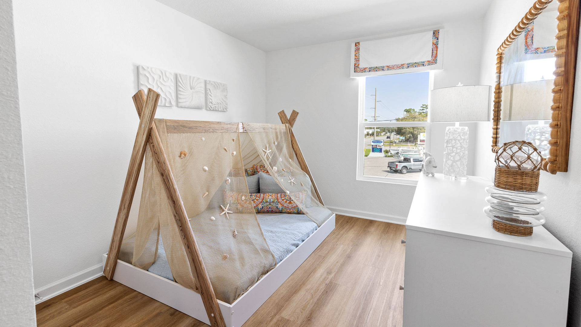 palm bedroom