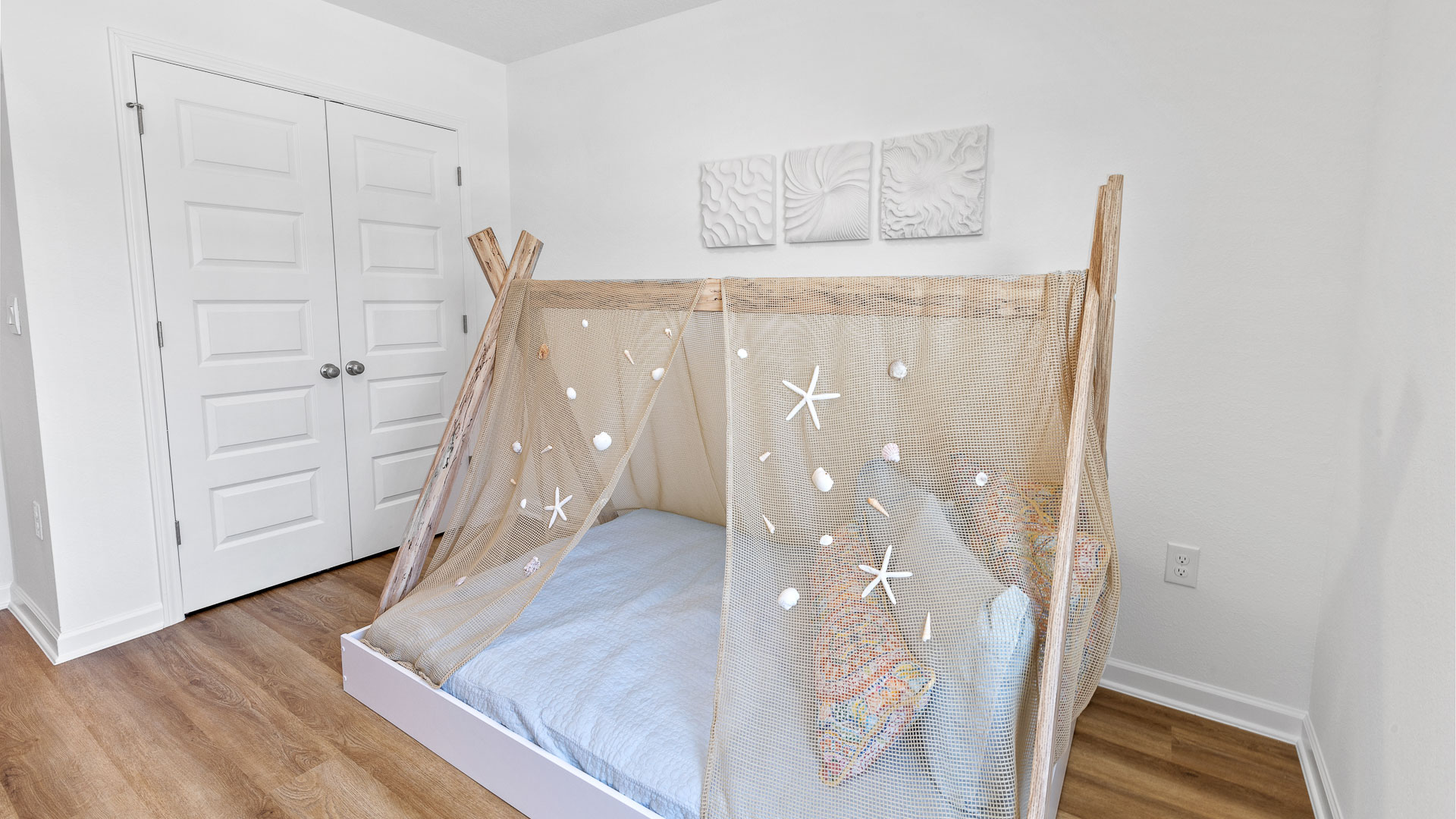 palm bedroom