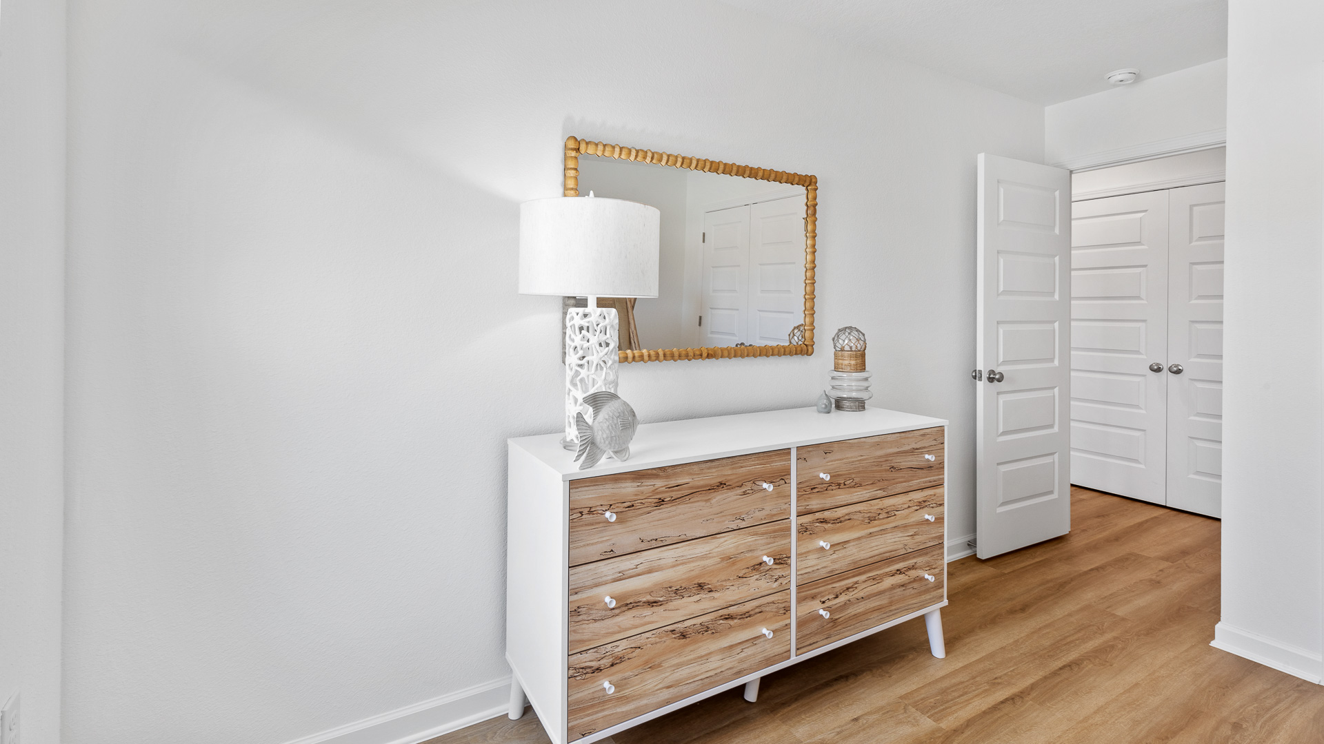 palm bedroom