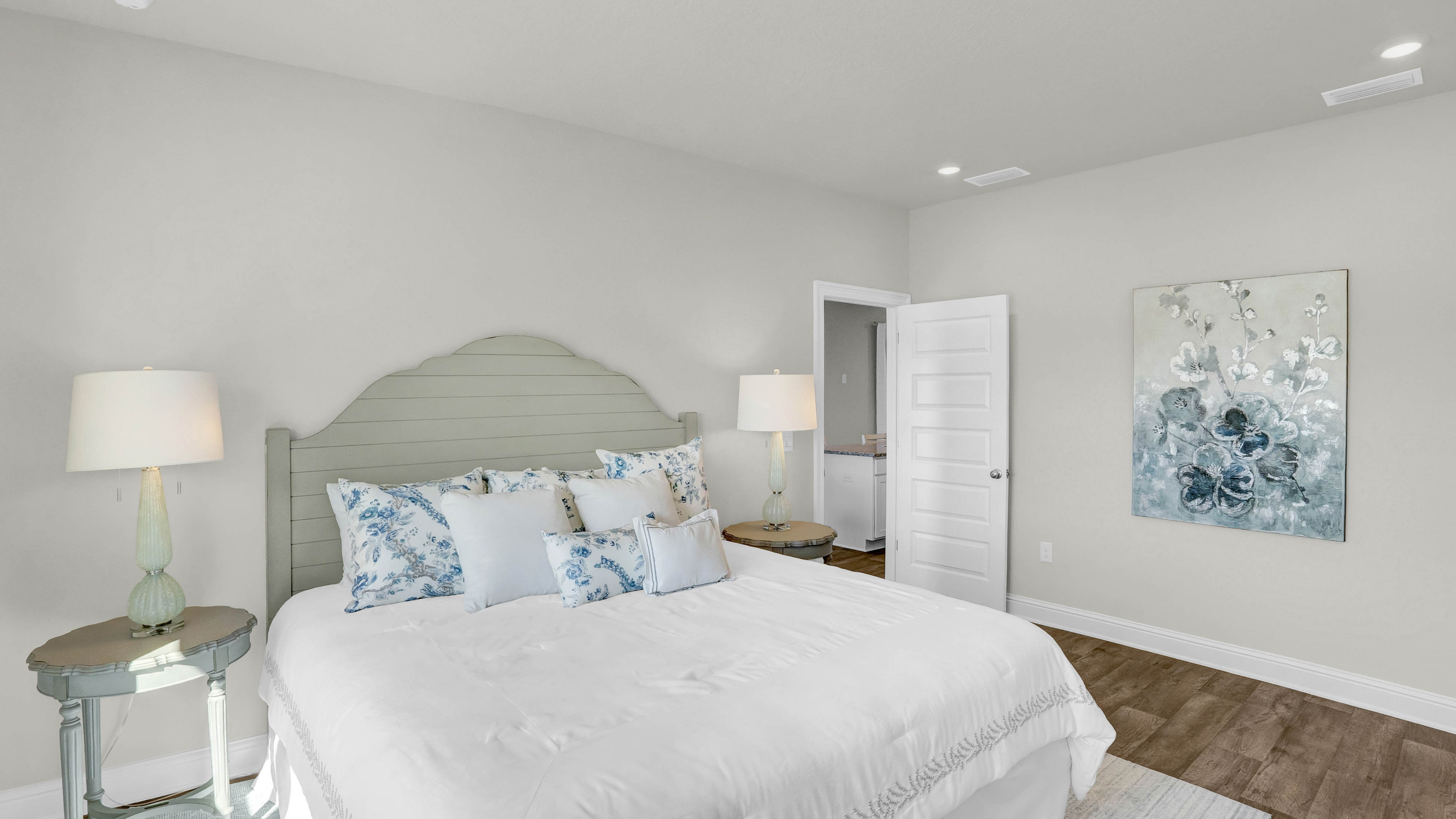 julia bedroom