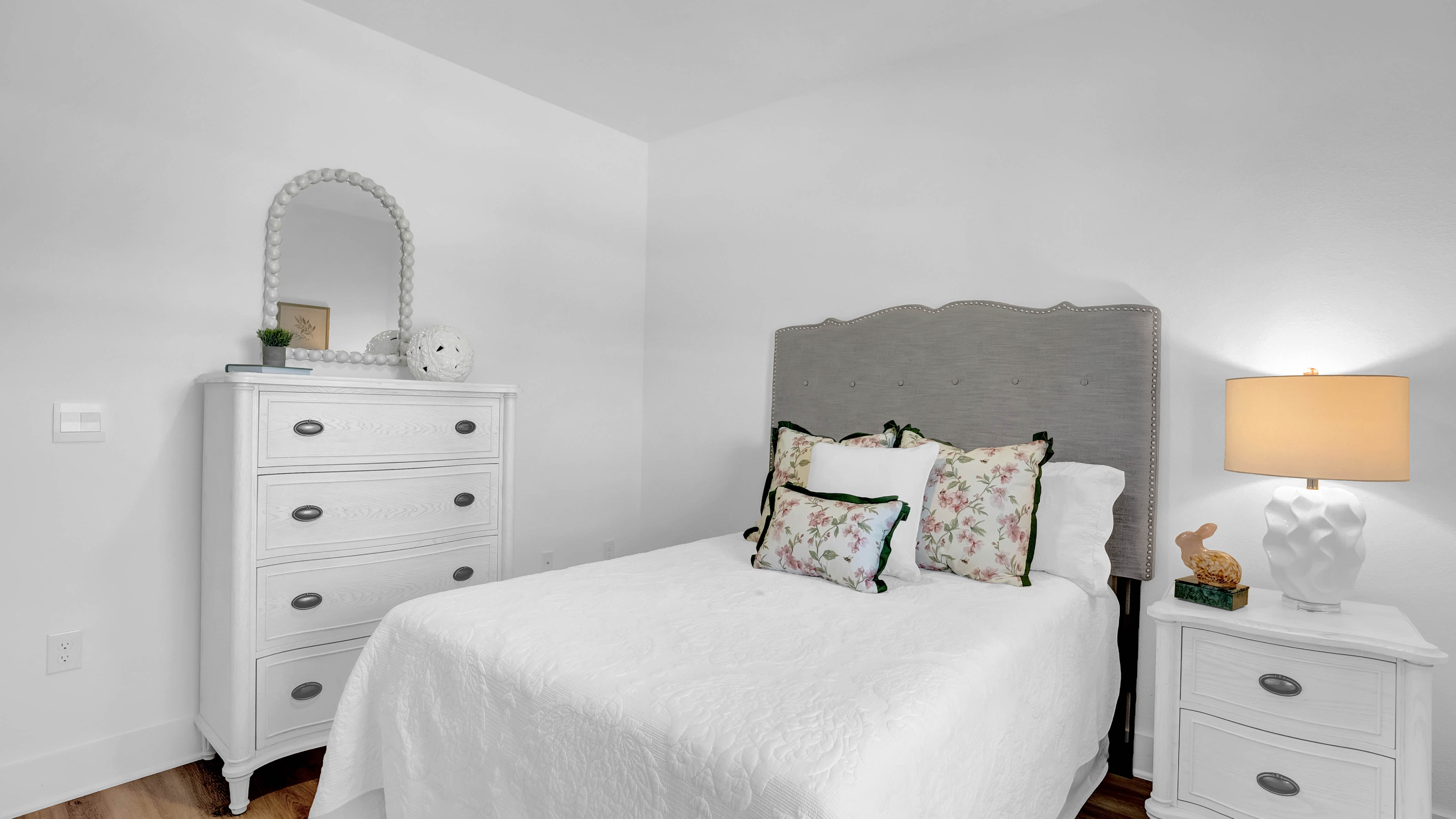 Kelly open concept interior.