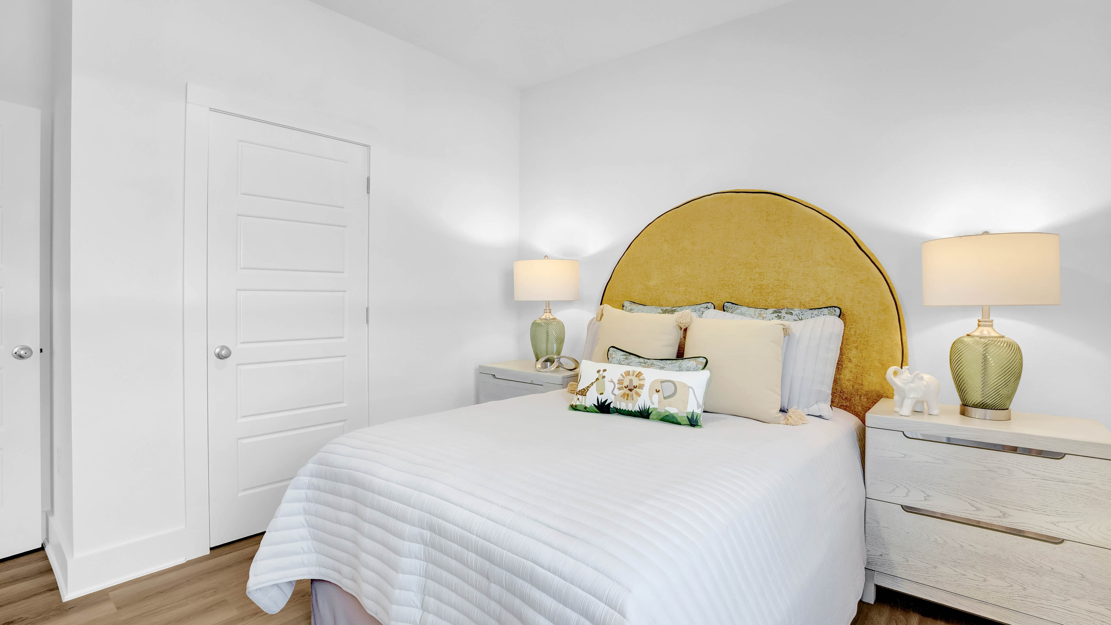 Kelly open concept interior.