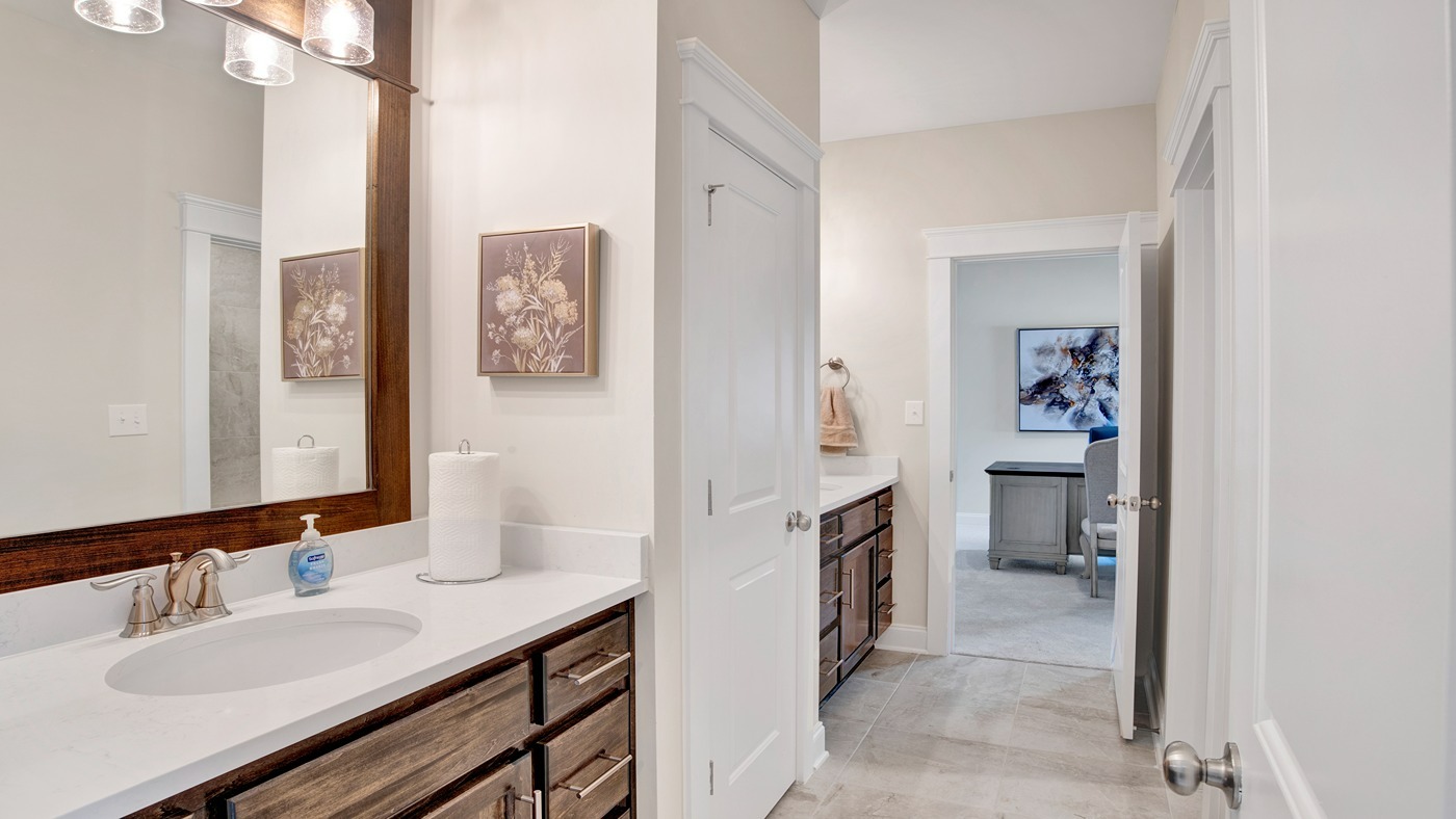 holly bathroom