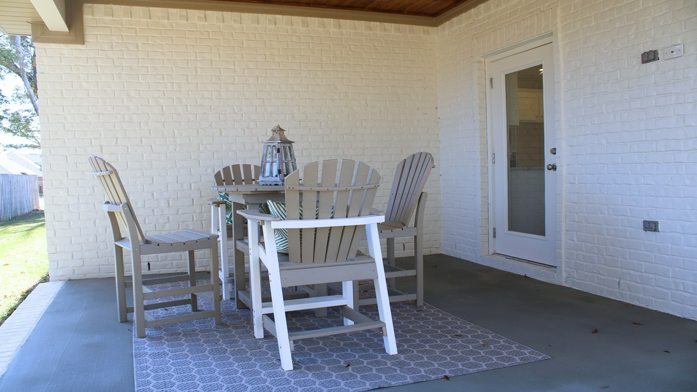 Walnut model home exterior.