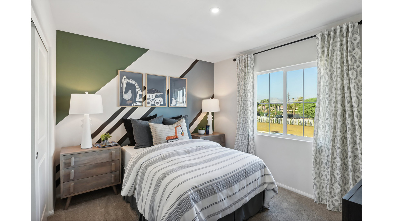 Secondary bedroom with full bed