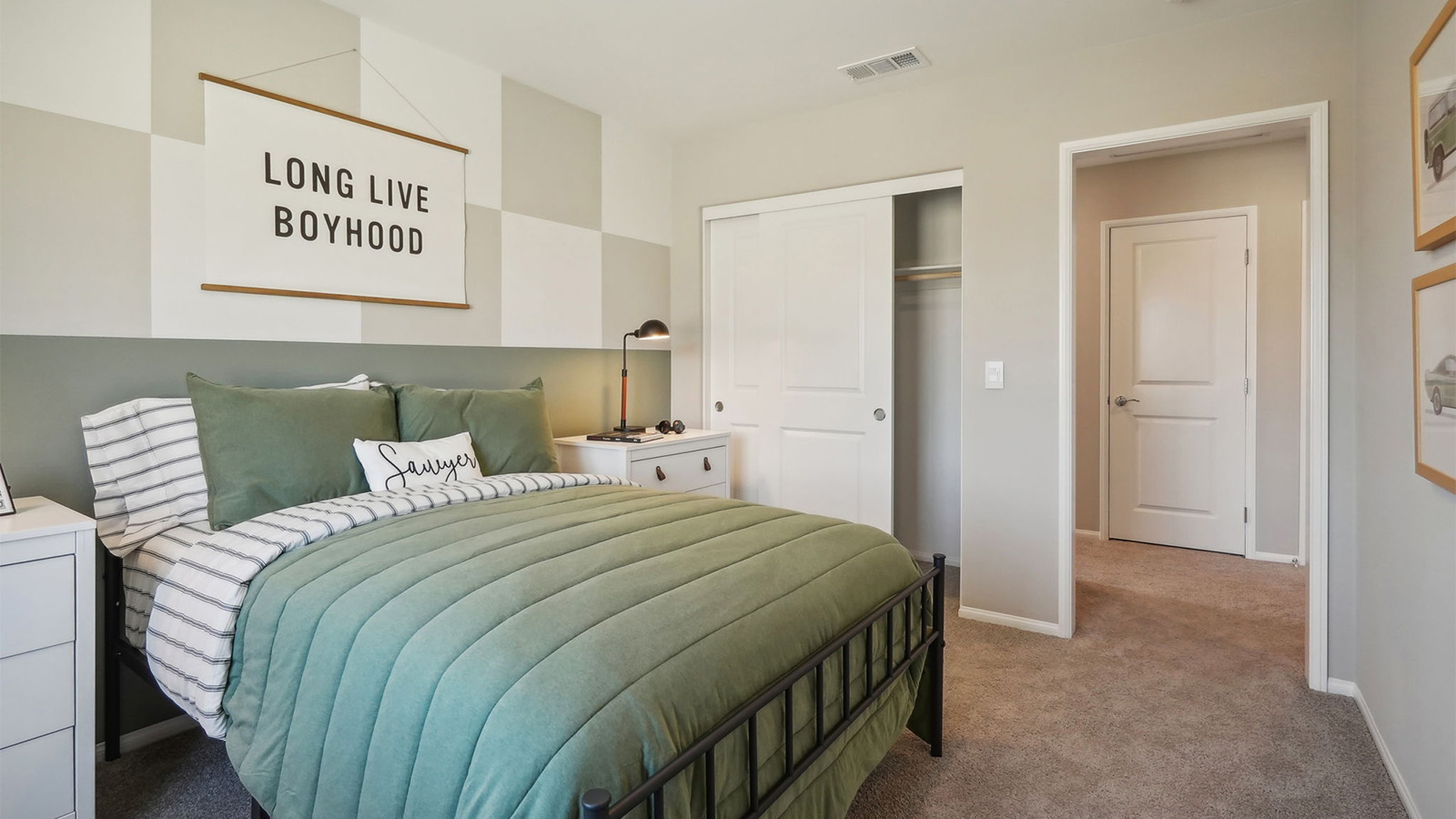 Secondary bedroom with full bed