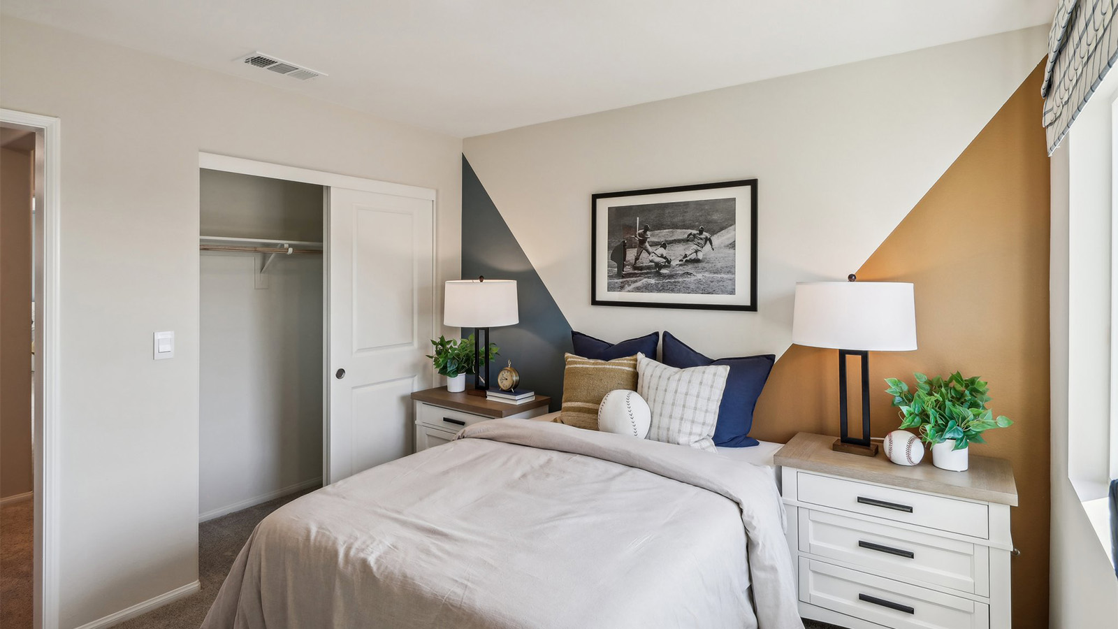 Secondary bedroom with full bed