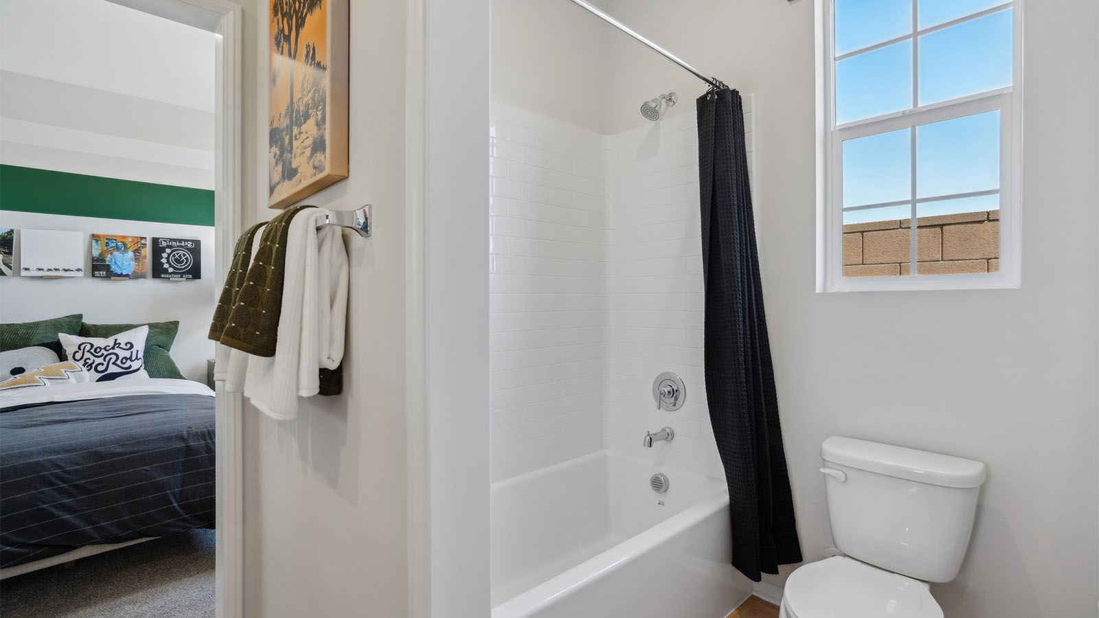 Secondary bathroom with tub shower combination