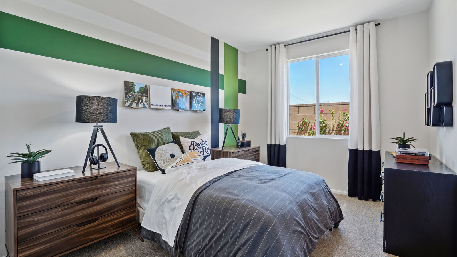 Secondary bedroom with full bed