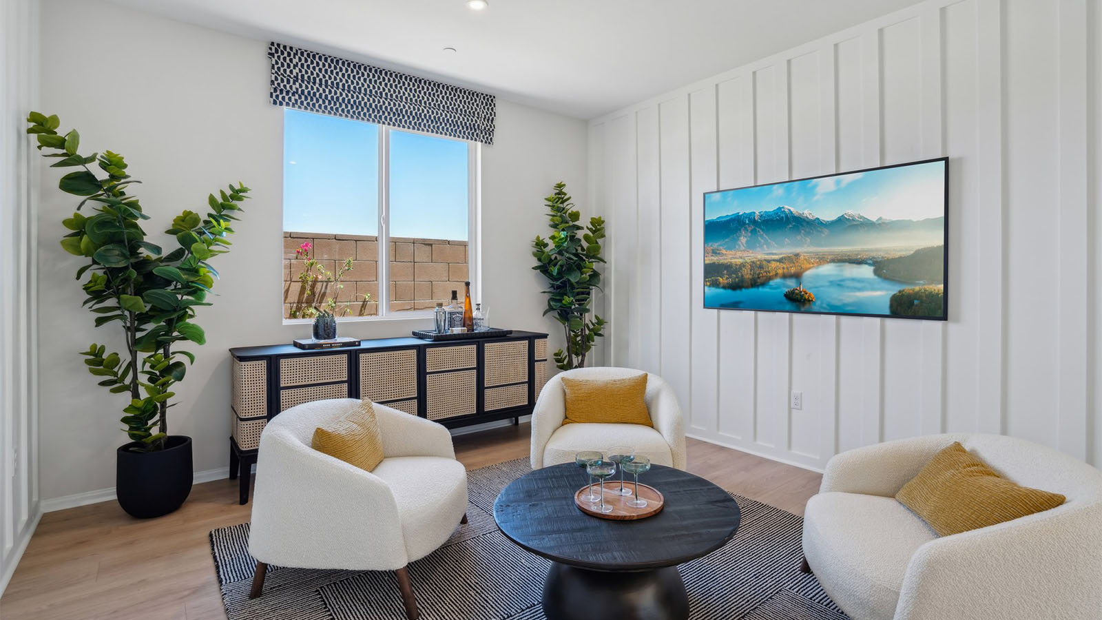 Sitting room off dining area