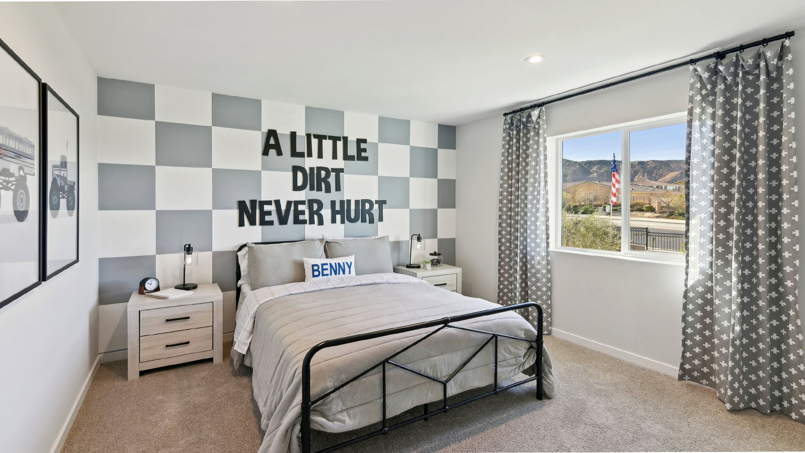 Secondary bedroom with full bed