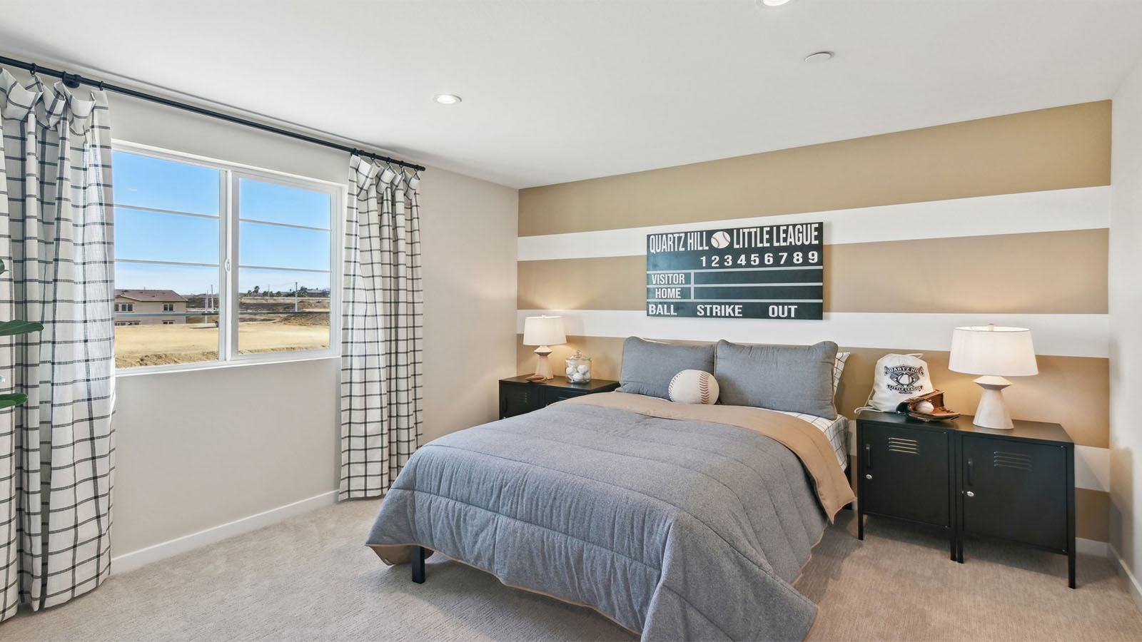 Secondary bedroom with full bed