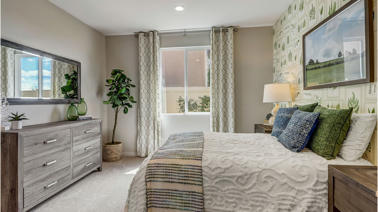 Fully furnished secondary bedroom