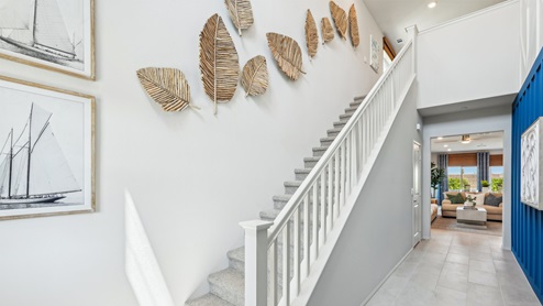 Entry way wiht open stairs