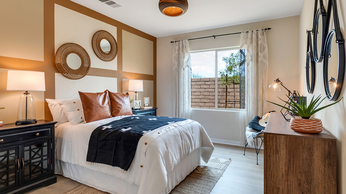 Secondary bedroom with full bed