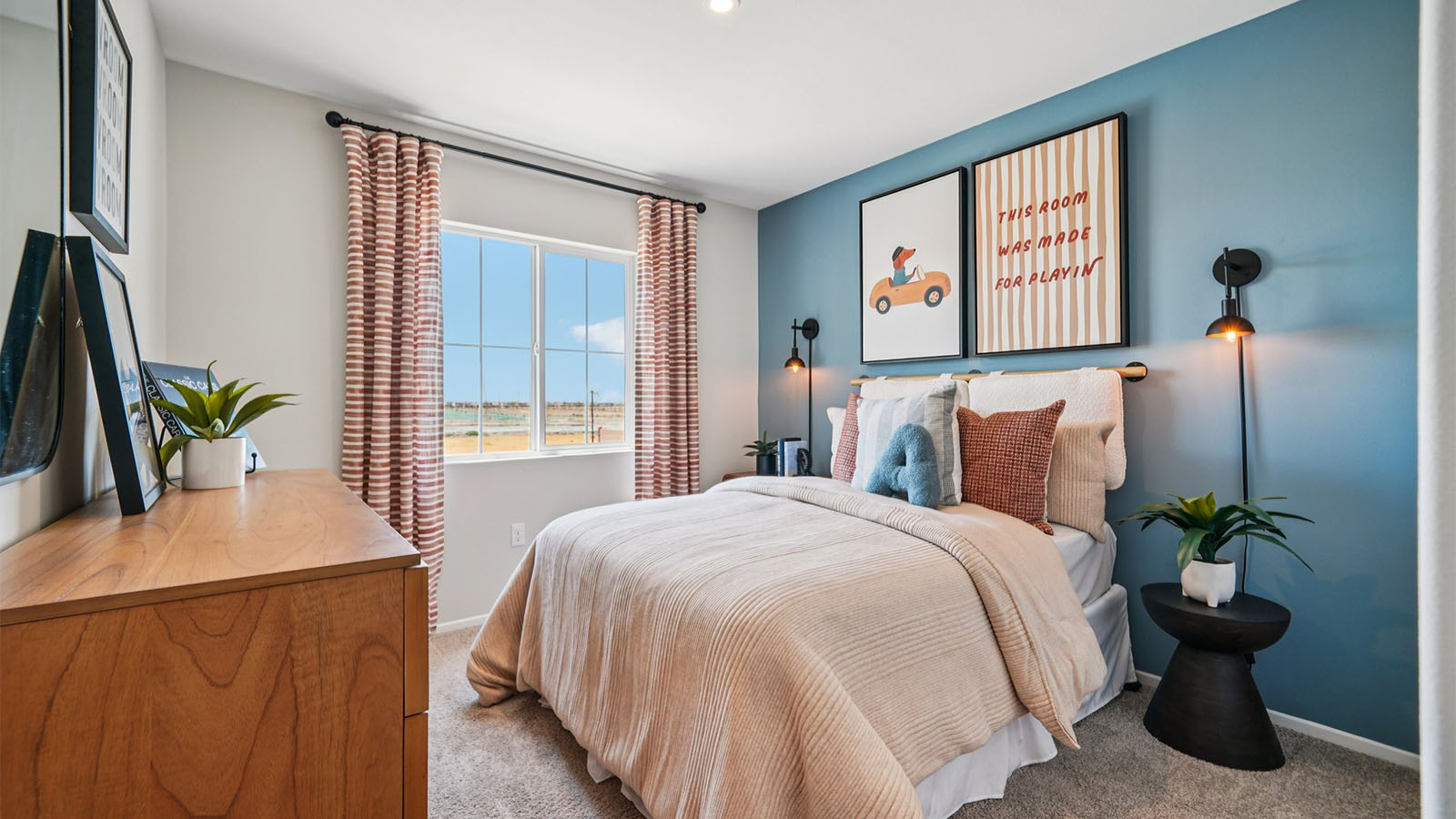 Secondary bedroom with full bed