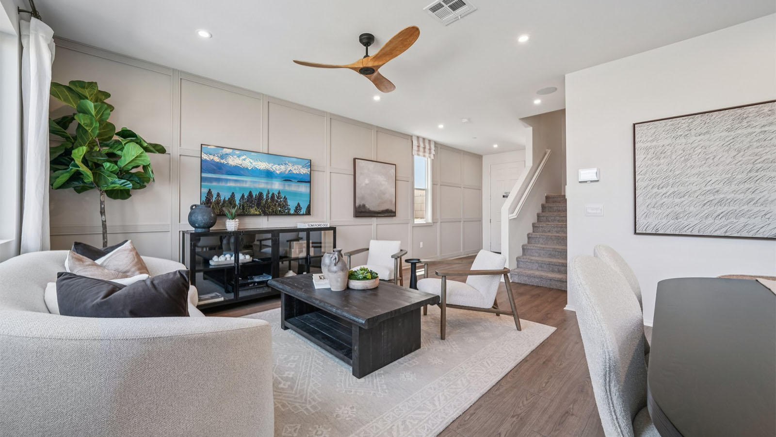 Spacious open-concept great room