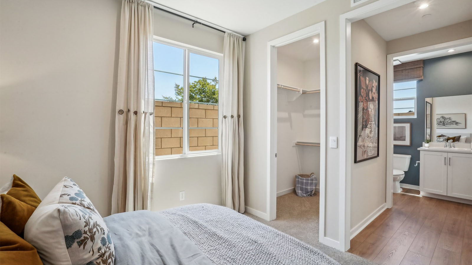 Secondary bedroom with full bed