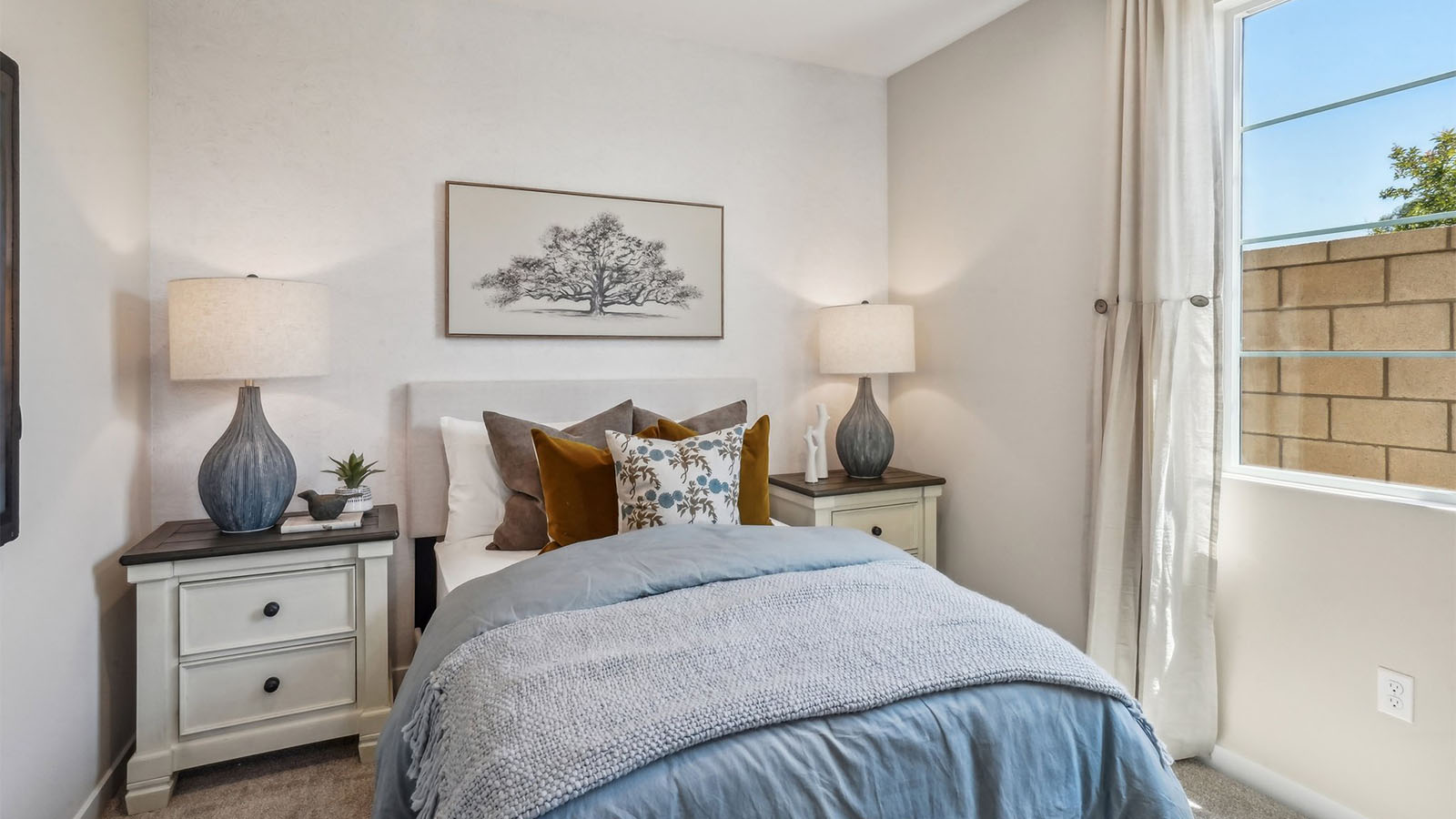 Secondary bedroom with full bed