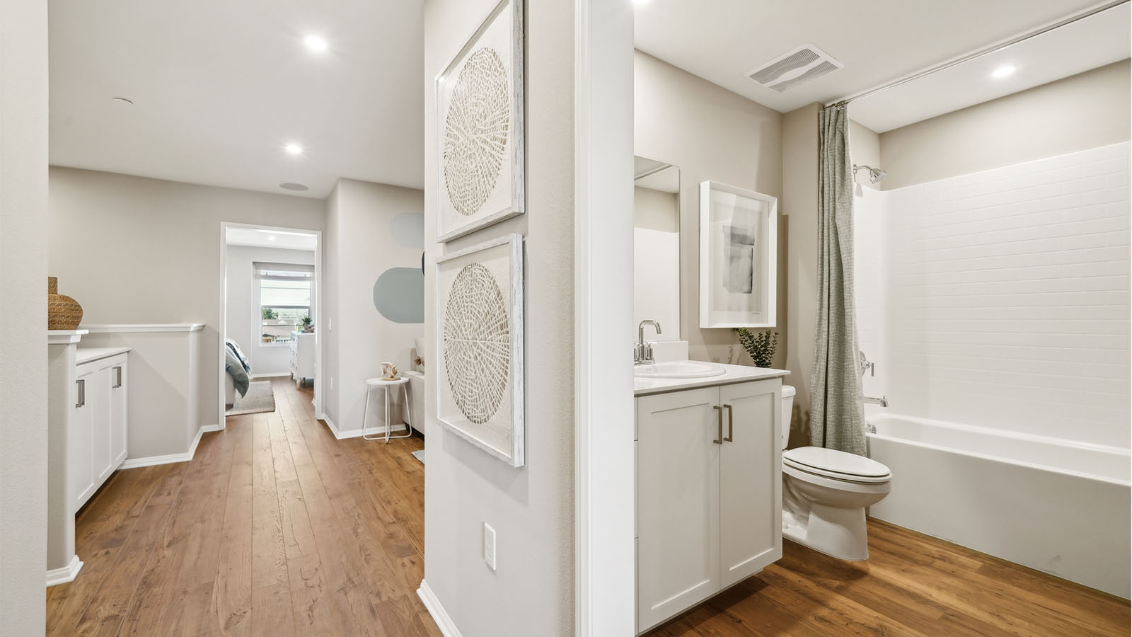 Spacious upstairs area with bathroom and loft area