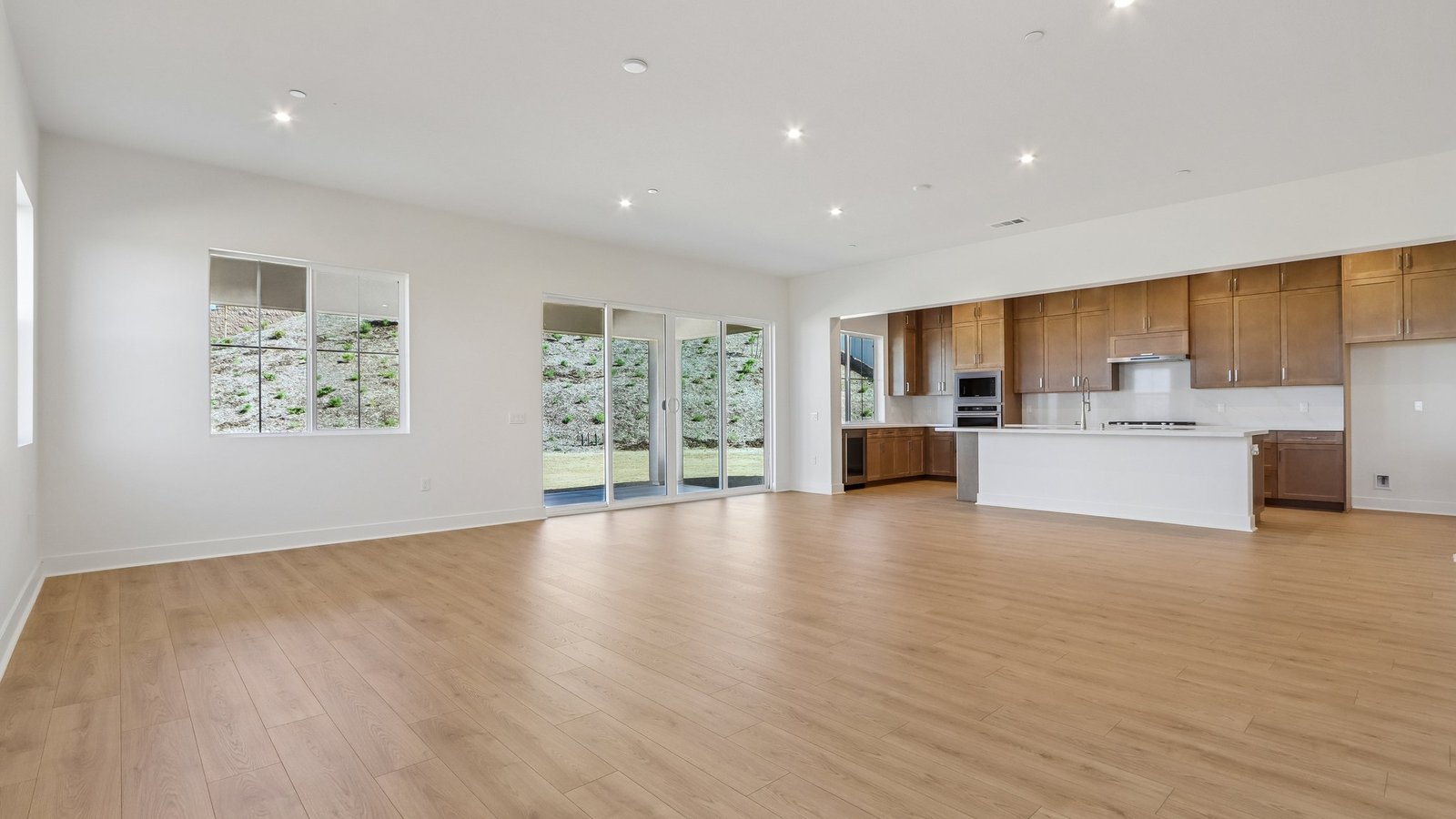 Oversized great room and kitchen