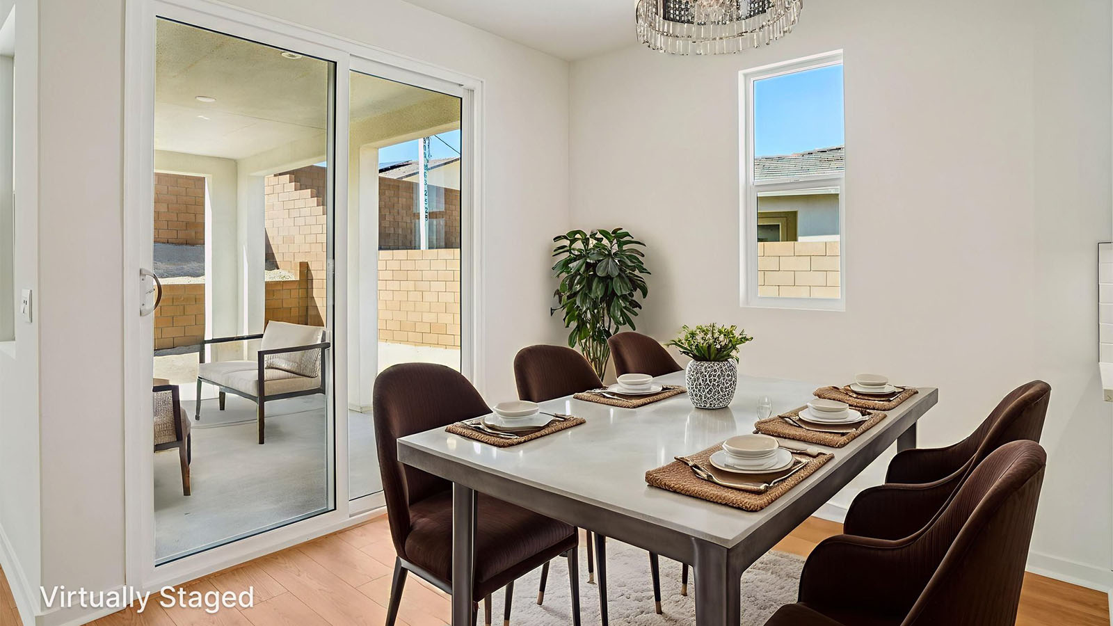 Vitrually staged dining room