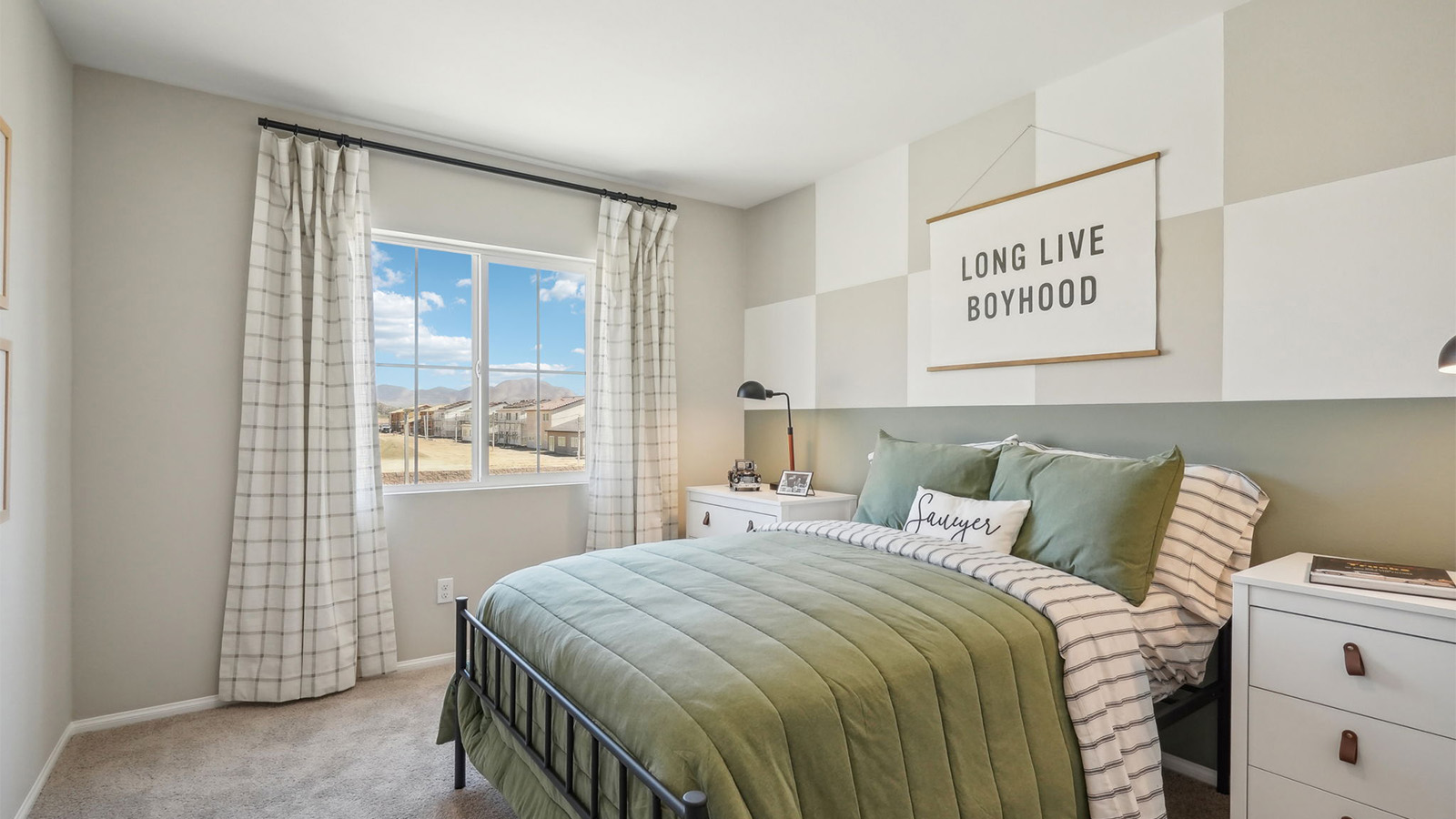 Secondary bedroom